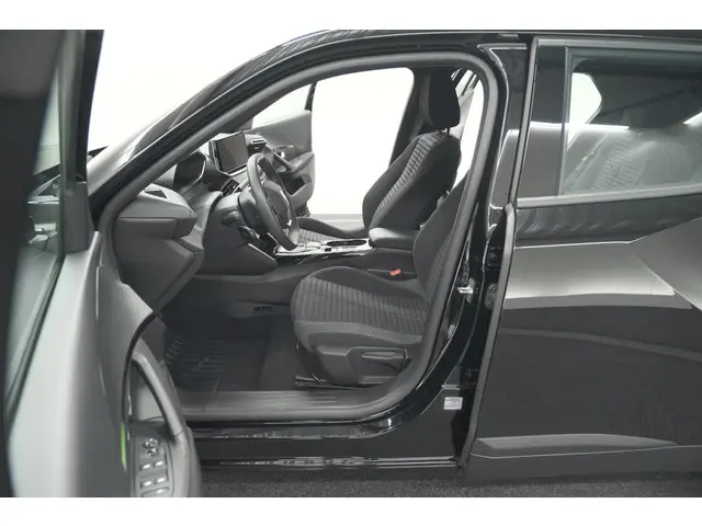 Peugeot e-2008 EV Active 50 kWh 2024 Elektrisch 21