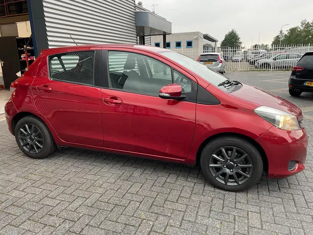 Toyota Yaris 1.3 VVT-i Dynamic|automaat| 2013 Benzine 5