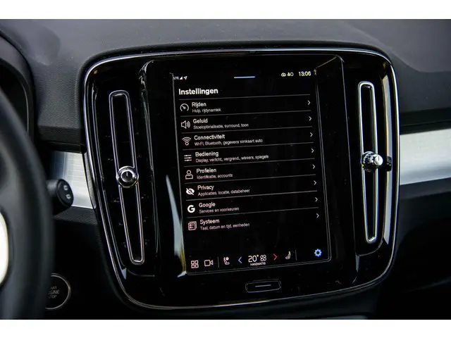 Volvo XC40 2.0 B4 Plus Dark 2025 Benzine 21