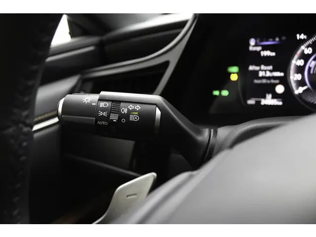 Lexus ES 300h Business Line 2024 Hybride Benzine 28