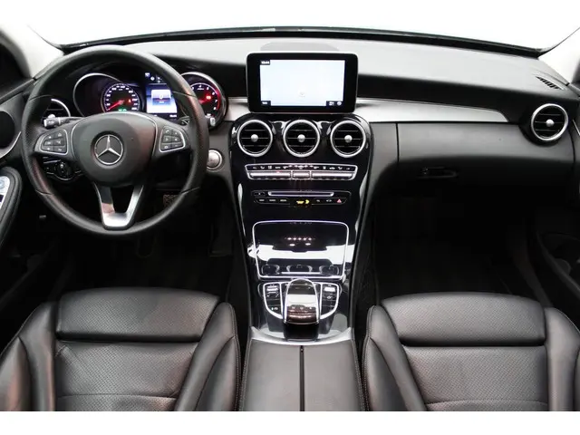Mercedes-Benz C-Klasse Estate 250 Prestige 2015 Benzine 17