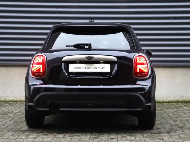 MINI 5-Deurs Cooper 2023 Benzine 4