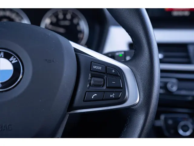 BMW X1 sDrive18i Sport Line 2021 Benzine 25