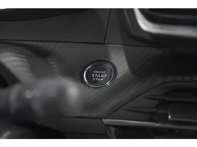 Peugeot 2008 Hybrid 145 e-DCS6 GT 2025 Hybride Benzine 39