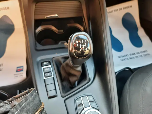 BMW X1 sDrive18i Executive 2017 Benzine 42