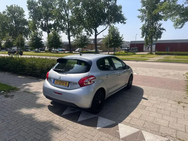 Peugeot 208 1.2 VTi Envy 2013 Benzine 4
