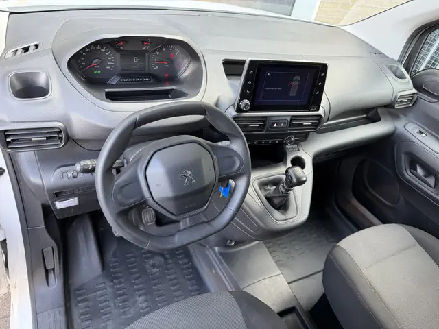 Peugeot Partner 1.2 PureTech Premium 2021 Benzine 22