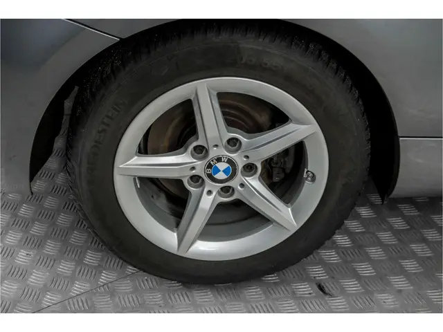 BMW 1 Serie Cabrio 120i High Executive 2012 Benzine 31