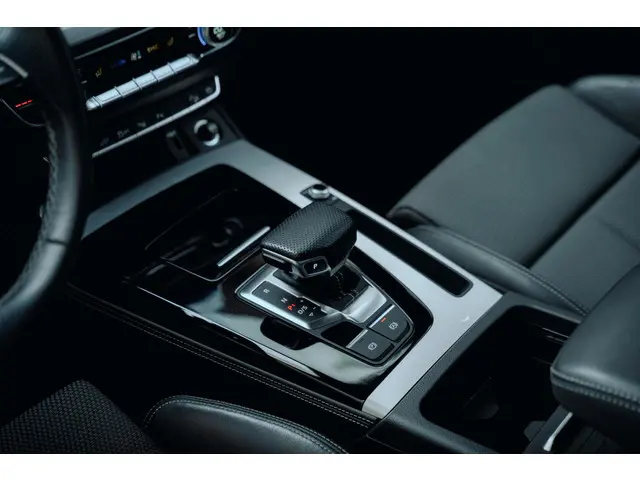 Audi Q5 50 TFSI e S edition 2021 Hybride Benzine 16