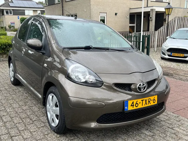 Toyota Aygo 1.0 VVT-i Aspiration NL-AUTO NAP 2012 Benzine 5