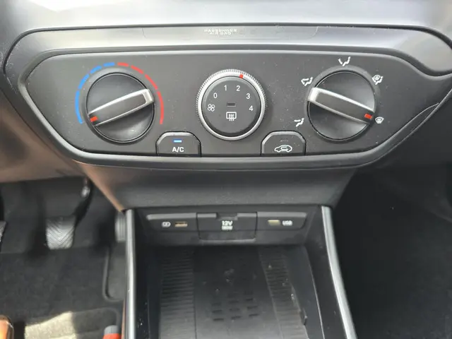 Hyundai i20 1.2 Comfort Smart NL-auto/2e eig 2021 Benzine 16