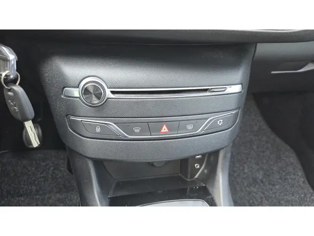 Peugeot 308 SW 1.2 PureTech Blue Lion 2017 Benzine 28
