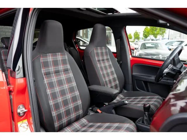 Volkswagen up! 1.0 TSI GTI | Pano | Beats | Camera 2018 Benzine 29
