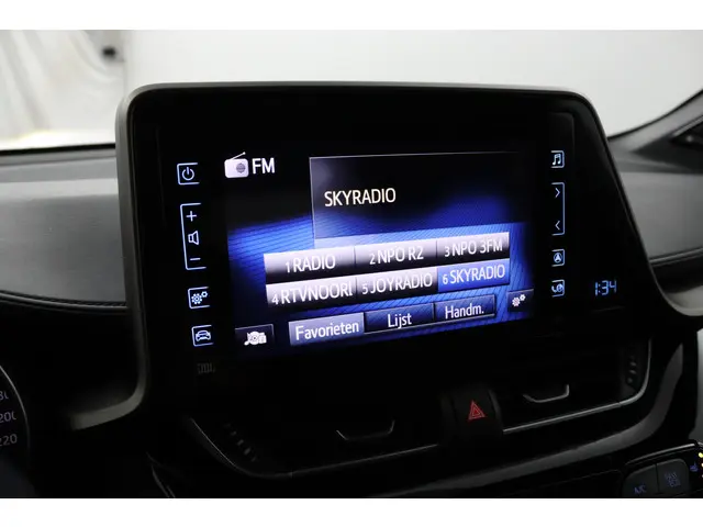 Toyota C-HR 1.8 Hybrid Style 2018 Hybride Benzine 8
