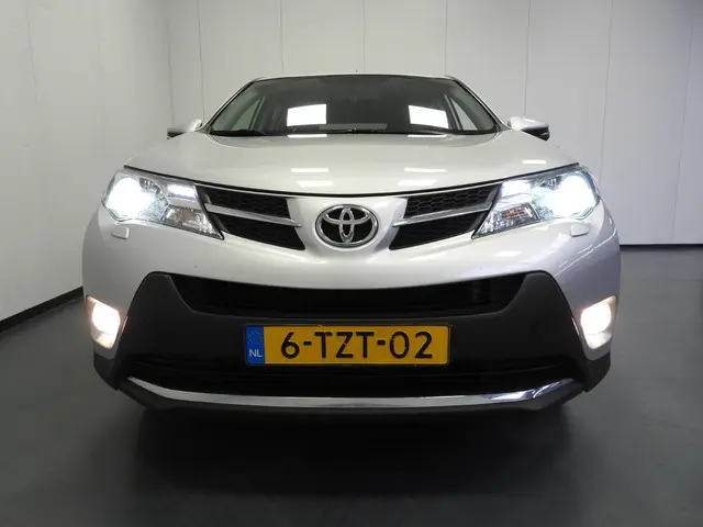 Toyota RAV4 2.0 Executive Business 4WD 2014 Benzine 35