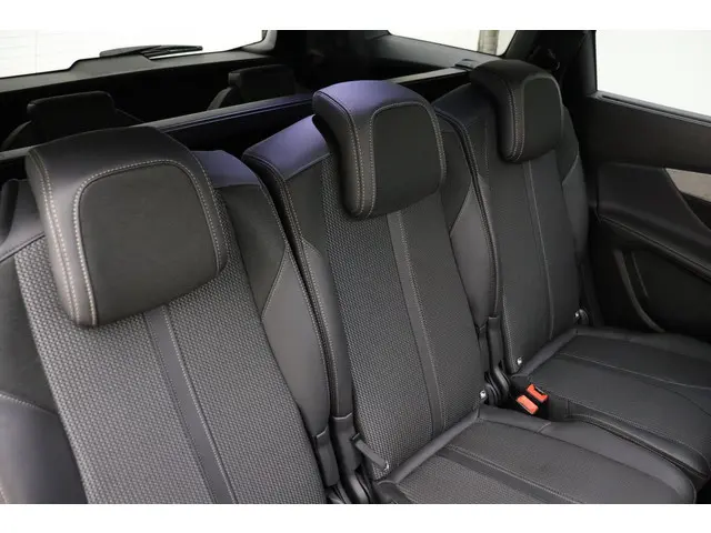 Peugeot 5008 1.2 Turbo GT 2023 Benzine 18