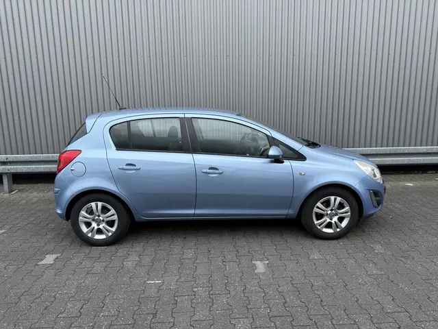 Opel Corsa 1.2-16V Berlin 2013 Benzine 10