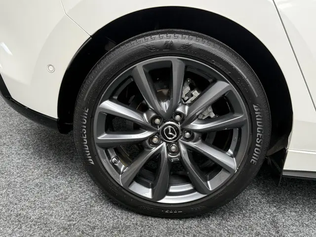 Mazda 3 2.0 e-SkyActiv-G M Hybrid 122 Luxury 2020 Benzine 4