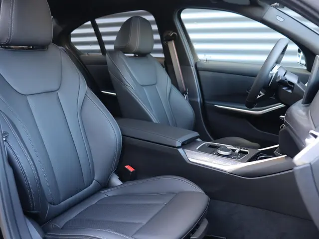 BMW 3 Serie 330e Sedan 2025 Hybride Benzine 8