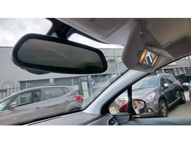 Peugeot 208 1.2 VTi Allure 2014 Benzine 24