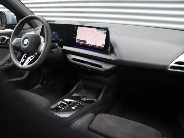 BMW 1 Serie 120 2025 Benzine 19