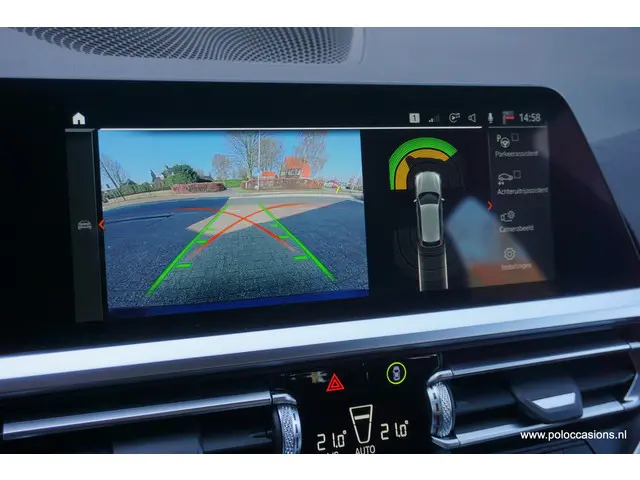 BMW 3 Serie Touring 318i 2021 Benzine 17