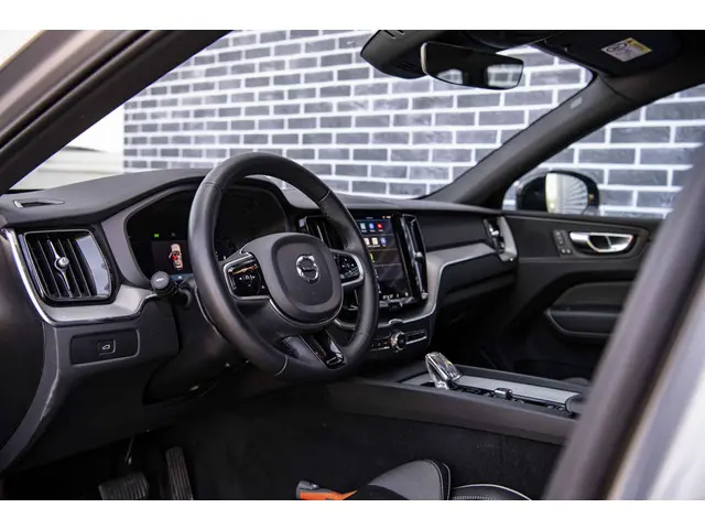 Volvo XC60 B5 Plus Dark 2023 Benzine 17