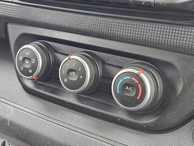 Renault Trafic 2.0 DCI 2023 Diesel 9