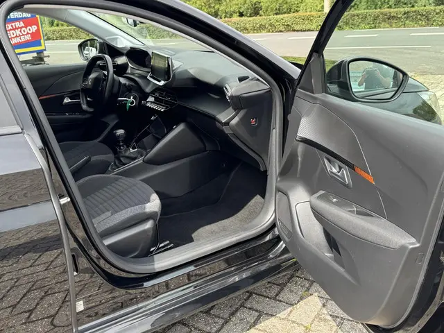 Peugeot 208 1.2 PureTech Blue Lease Allure 2020 Benzine 18