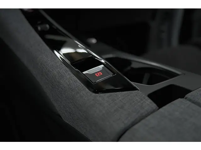 Peugeot 3008 Hybrid 136 e-DSC6 GT 2024 Hybride Benzine 56