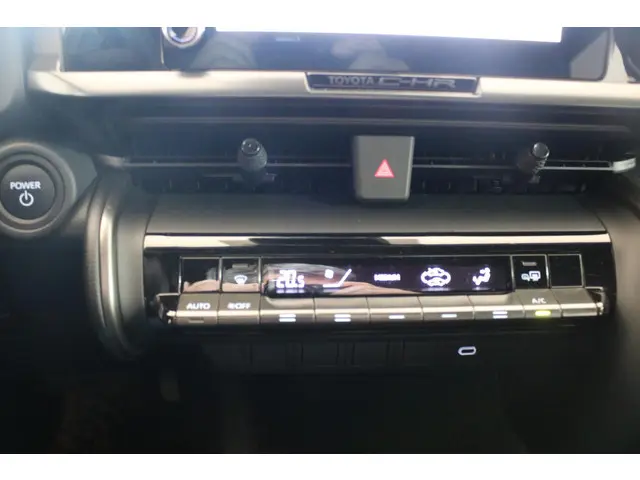 Toyota C-HR 1.8 Hybrid 140 Active 2024 Hybride Benzine 29