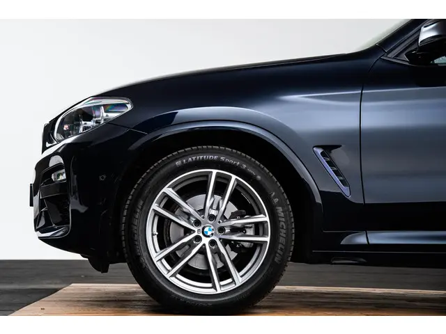 BMW X3 xDrive20i High Executive 2018 Benzine 8