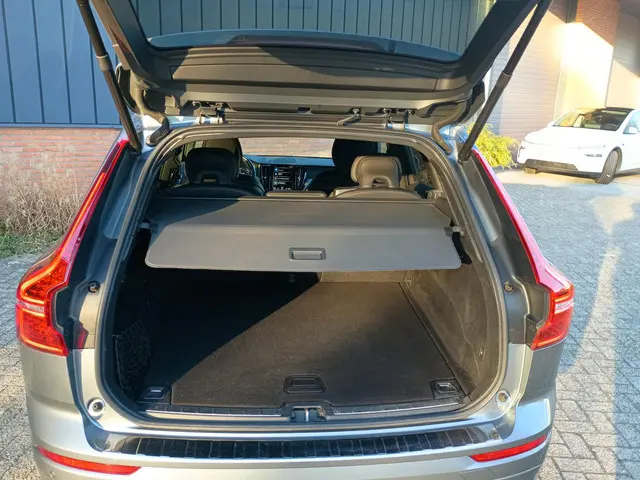 Volvo XC60 T5 AWD R-Design 2019 Benzine 17