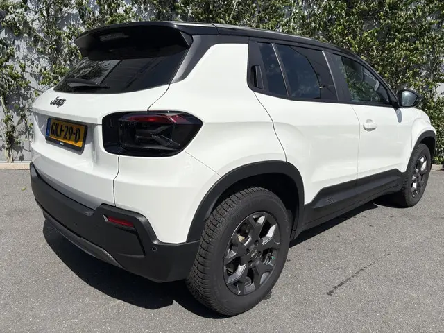Jeep Avenger Summit 54 kWh 2024 Elektrisch 32