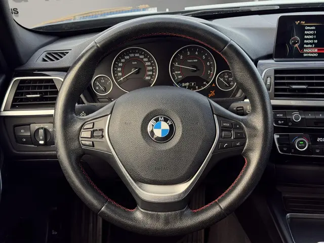 BMW 3 Serie 318i Luxury 360 Head up Led 2016 Benzine 10