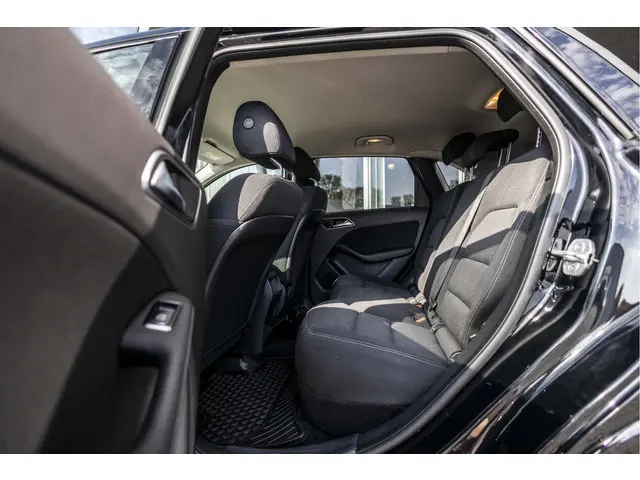 Mercedes-Benz B-Klasse 250 e 28 kWh 2016 Elektrisch 10