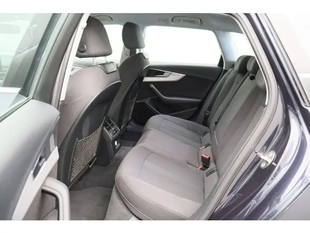 Audi A4 Avant 1.4 TFSI Lease Edition 2016 Benzine 8
