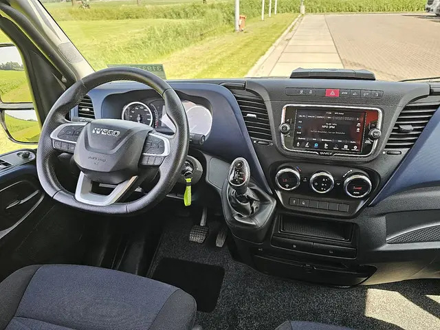 Iveco Daily 35C18 2023 Diesel 8