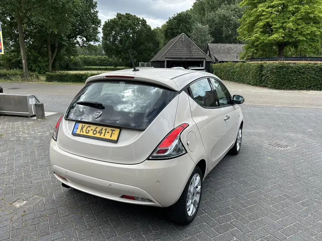 Lancia Ypsilon 0.9 TwinAir Opening Edition 2016 Benzine 6