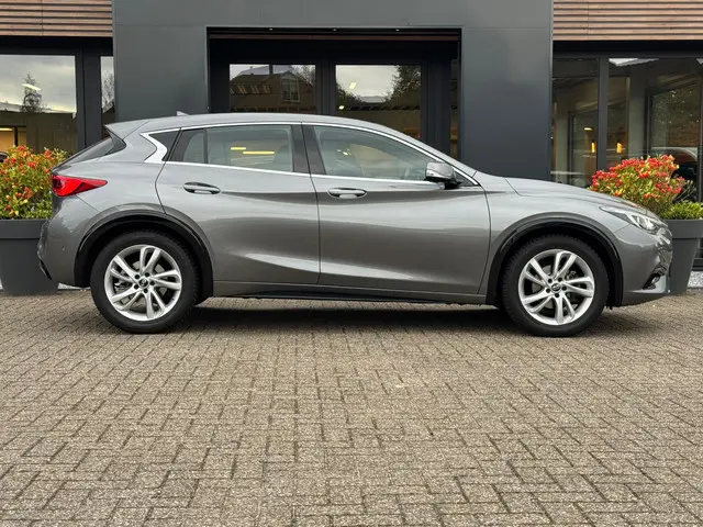 Infiniti Q Q30 1.6t 115kW Luxe 2016 Benzine 3