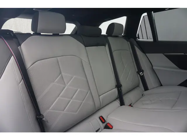 BMW 5 Serie Touring 550e xDrive 2026 Hybride Benzine 11