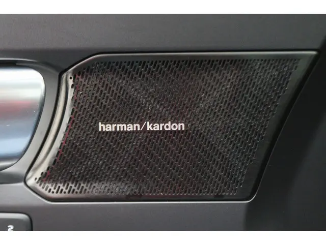 Volvo XC40 2.0 T4 AWD R-Design 2018 Benzine 36