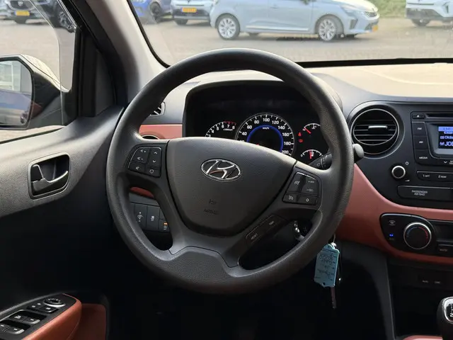 Hyundai i10 1.0i i-Motion Comfort 2016 Benzine 9