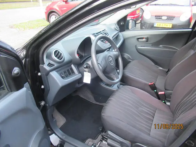 Nissan Pixo 1.0 Look 2013 Benzine 2