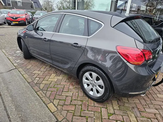 Opel Astra 1.4 Turbo Blitz,trekhaak,navi 2015 Benzine 7