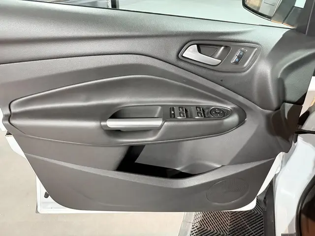 Ford Kuga | 1.5 Titanium | 2016 Benzine 34