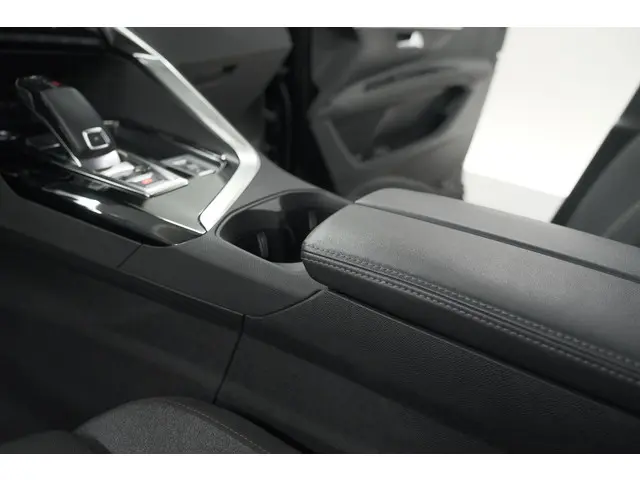 Peugeot 5008 PureTech 130 EAT8 Active 2021 Benzine 49