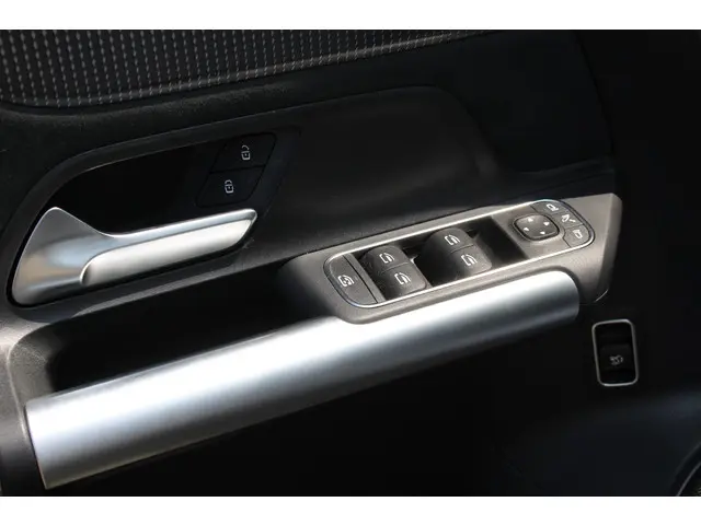 Mercedes-Benz EQA 250 AMG Line 67 kWh 2023 Elektrisch 8