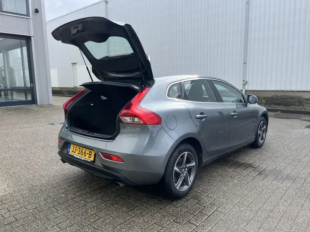 Volvo V40 2.0 T3 Momentum 2016 Benzine 72