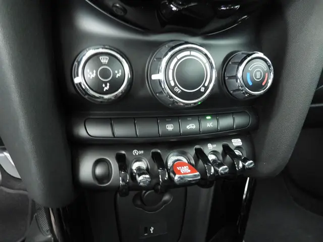 MINI 3-Deurs Cooper 2021 Benzine 13